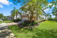 Private Pool and Arcade - Elegant Luxury Retreat