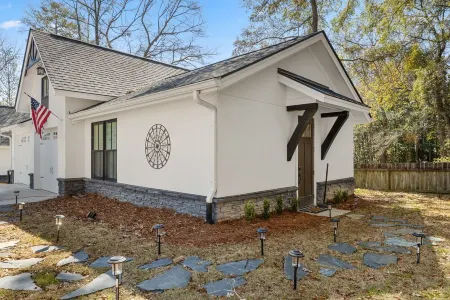 Teacup Cottage in the Heart of Historic Summerville