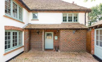 Tranquil Luxe in Country Cottage