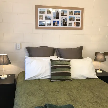 The Lodge Outback Motel