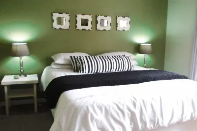 16 on Main Arniston Pet-Friendly Hotel in zona Waenhuiskrans Caves