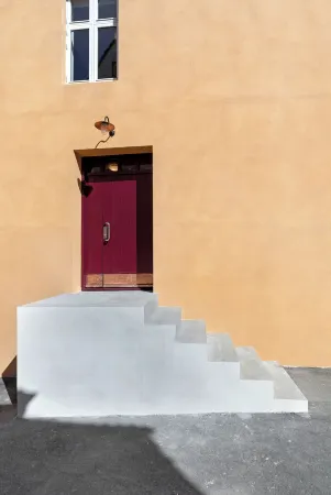 Central Guest House - Bedroom with Private Bathroom