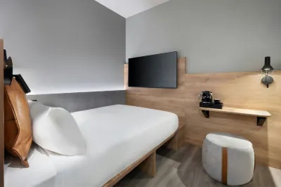 Moxy London Piccadilly Circus Hotels in London