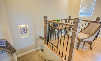 4Bd Pikes Peak Views Minutes to Hiking & Dining