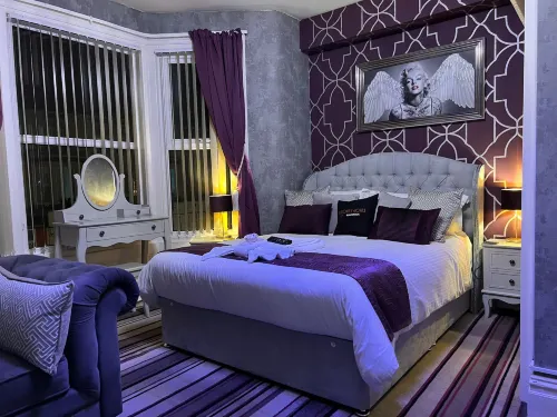 Delovely Hotel
