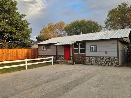 Red Raiderland Too - Walk to TTU - 3 bed 3 Bath Отели рядом с достопримечательностью «Университет Техас Тек»