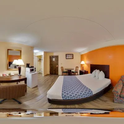 Econo Lodge Inn & Suites Airport Hotels near Windsor Locks, CT Station