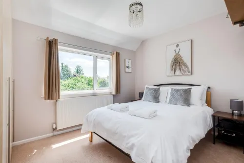 The Oxford Abode - 3-Bedroom House - Large Garden & Free Parking - Kitchens