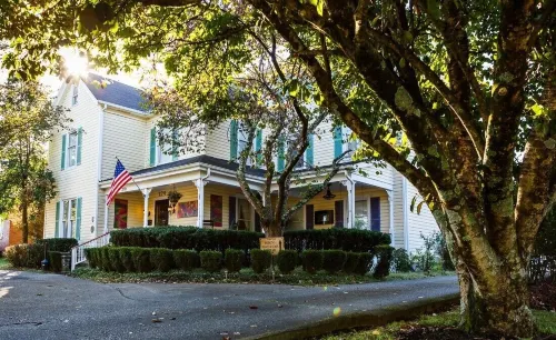 Montgomery Inn BnB Hotels in Versailles