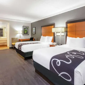Super 8 by Wyndham The Woodlands North