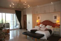 Villa-Candilabra Guesthouse - Pet Friendly