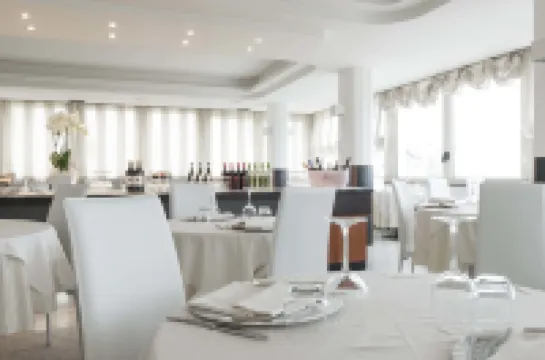 ホテル コモドア