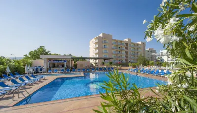 Invisa Hotel Es Pla - Adults Only Отели рядом с достопримечательностью «Playa de Sant Antoni»