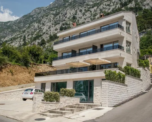 Casa Nuova Hoteles en Dobrota