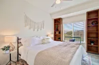 Creekside Mountain View Retreat, Hot Tub, Sleeps 14, 6 Kings, 5 Bathrooms