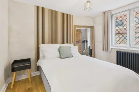 Host Stay Dame Alice Street