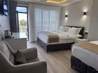 Beyaz Köşk Hotel & Cafe