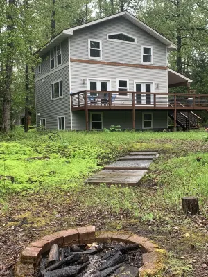 Bear Bottoms at Salmon Creek Hotels in Bear Creek