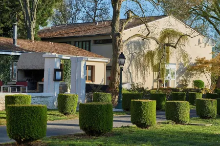 Auberge du Port Отели в г. Маттон-э-Клеманси