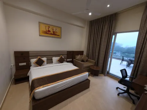 Neelam Orchid Hotels in New Kanpur City