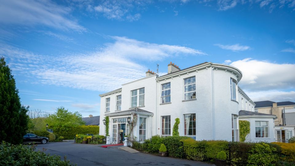 Castle Oaks House Hotel