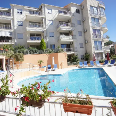 Petrovac Bay Apartments