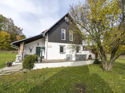 Lodge in Bohemia with Sauna and Bubble Bath