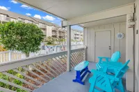 Spacious Modern Condo - 1st Floor - One Block to the Beach
