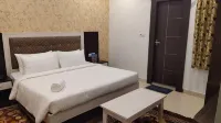Green Leaf فنادق في Jhansi