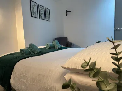 Comfortable and Modern 2-Bedroom Flat in Bridgend Hotels near Ewenny River