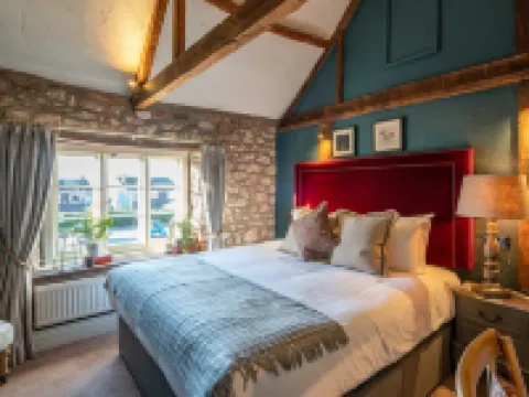 Bowl Inn Hotels in Almondsbury