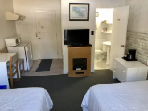 Edgewater Motel and Campground Hotels in Timiskaming District