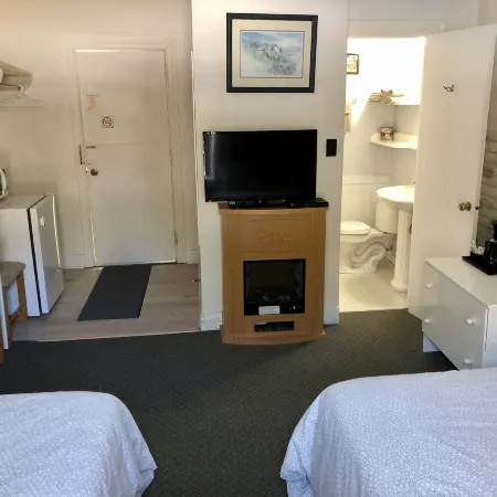 Edgewater Motel and Campground
