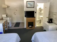 Edgewater Motel and Campground Hotels in Latchford