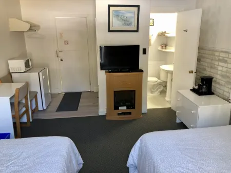 Edgewater Motel and Campground Отели в г. Даймонд