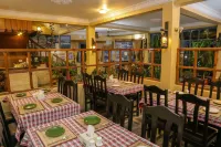 Hotel Silver Oaks Inn