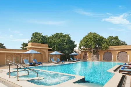 SMS Hotel Отели рядом с достопримечательностью «Бапу Базар»