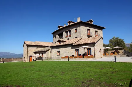 Casas Pirineo Aínsa: Historic Palace & Garden