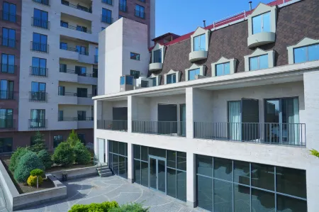 4Guest Hotel Отели рядом с Аэропорт Звартноц