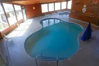 Cedar Motor Inn - Pools