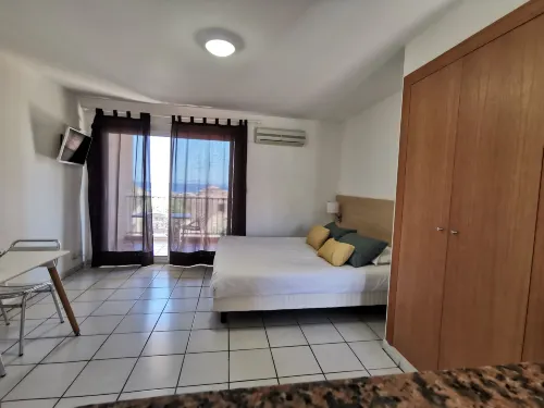 Résidence Saint Michel Hotels in Л'Іль-Русс