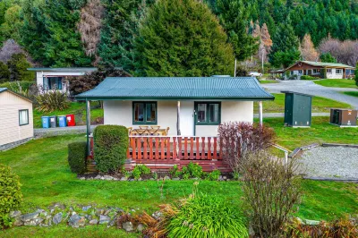 The Camp - Lake Hawea Hotels in Albert Town