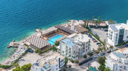 Grand Hotel Saranda Отели рядом с достопримечательностью «Mango Beach»
