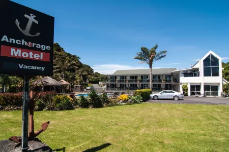 Anchorage Motel Отели рядом с достопримечательностью «Hole In The Rock Dolphin Cruise»