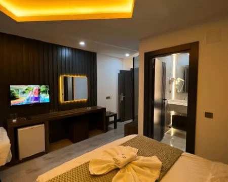 Grand Ezel Hotel โรงแรมในเมร์ซีน