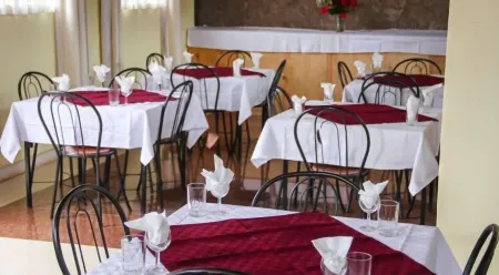 Savannah Garden Resorts Limited Отели рядом с достопримечательностью «Шелдрик Уайлдлайф Траст Нерсери»