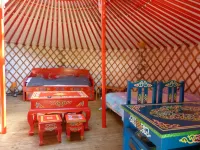 Le Village Insolite Yourte et Roulotte