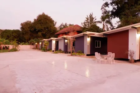 HorNokhook Resort Angthong Отели рядом с достопримечательностью «Wat Bot»