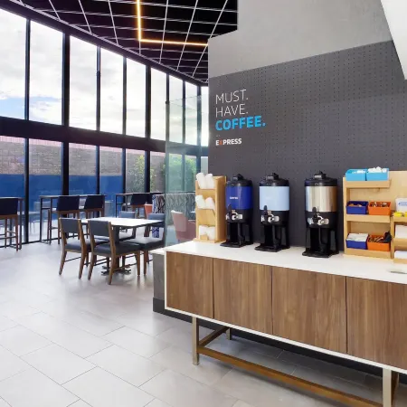 Holiday Inn Express & Suites PHOENIX-TEMPE by IHG Отели рядом с достопримечательностью «Папаго Парк»
