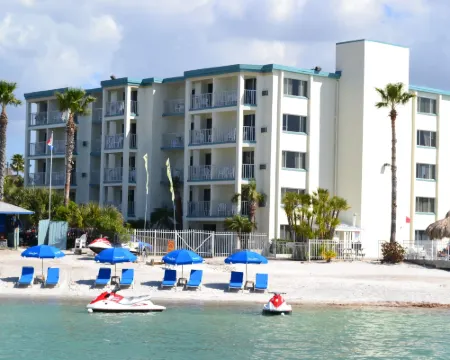 โรงแรมกัลฟ์ ออน เดอะบีช โรงแรมในเคลียร์วอเตอร์